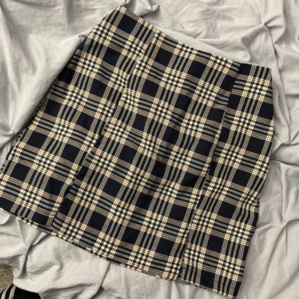 Plaid skirt with slits